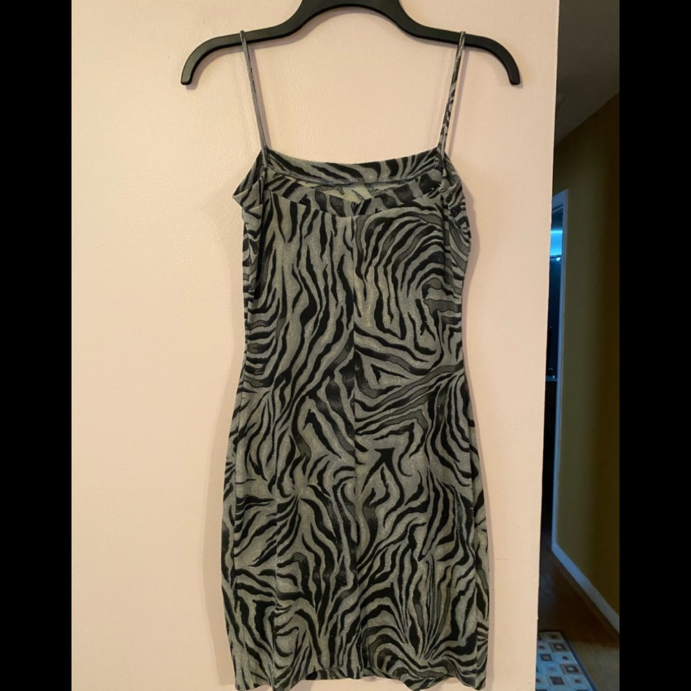 🔥 Mandee silver and black spaghetti strap shimmer zebra print mini dress - Picture 3 of 6